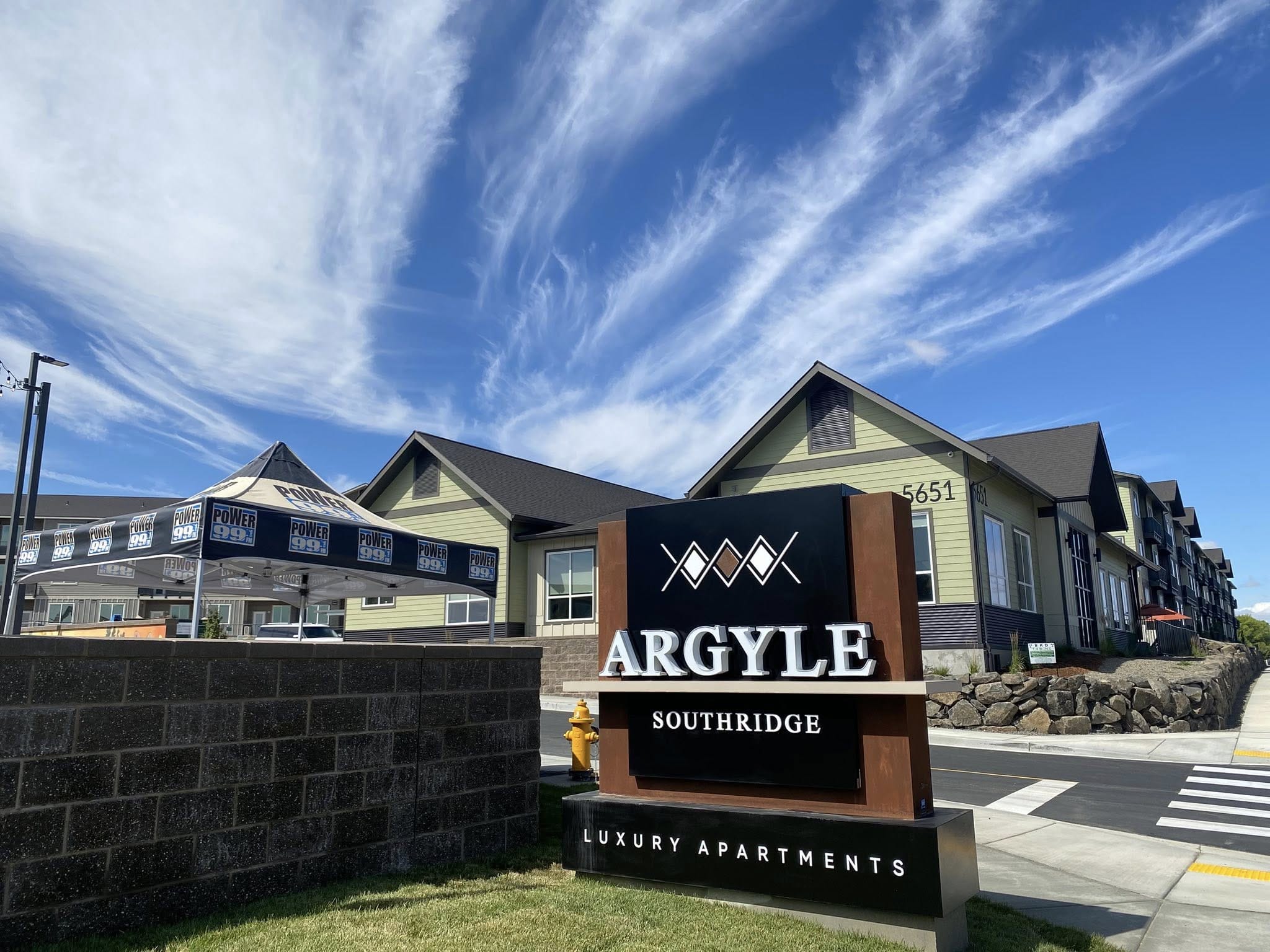 Argyle Southridge luxury apartments exterior view.